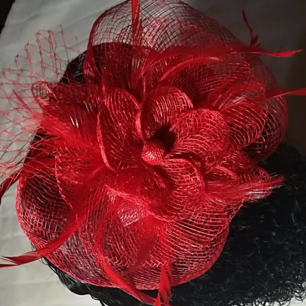 Fascinator -Red. (Brand New)